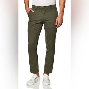 Classic Fit Chino